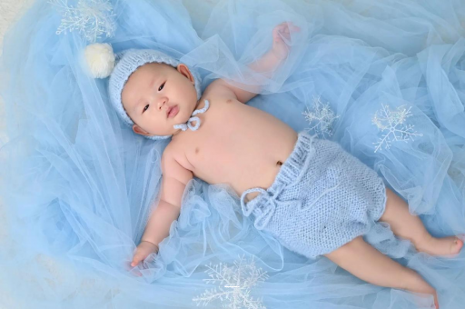 东方宝宝上眼皮肿